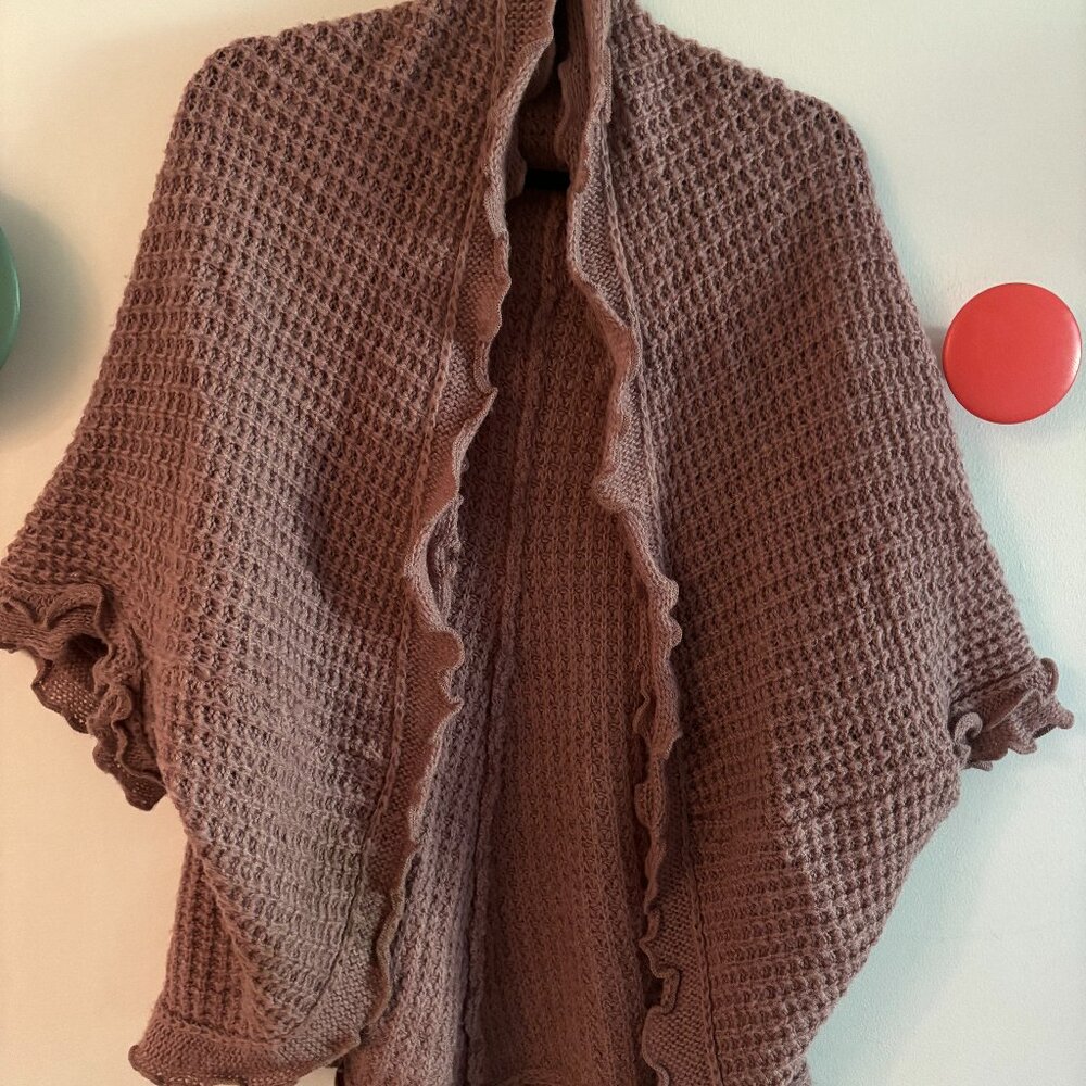 Dusty pink Boho ruffle cocoon sweater from Moth (Anthro)! So cute for fall!